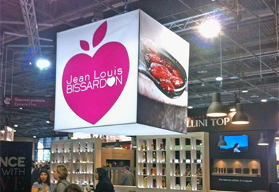 Enseigne suspendue 1500 x 1500 x ht 1500 m/m impression R°